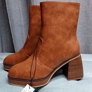 NWT Maurice's Womens Boots Sz 9.5